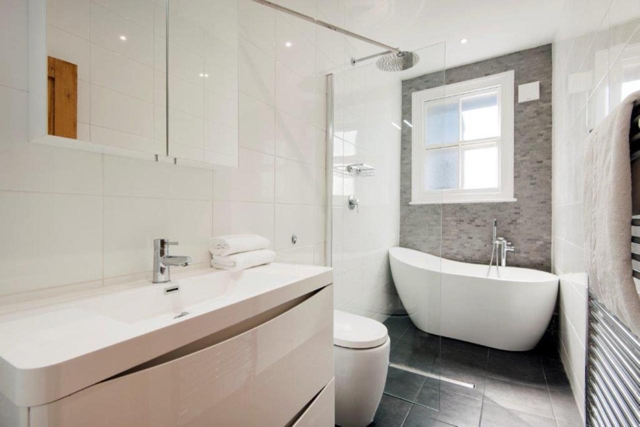 Modern Family Home In London Close To Amenities And Train Exterior foto